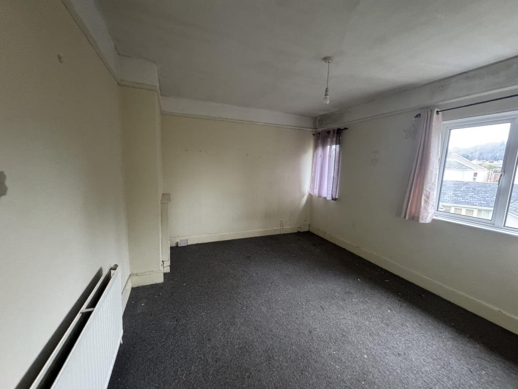 Lot: 116 - TERRACE HOUSE FOR REFURBISHMENT - Bedroom one